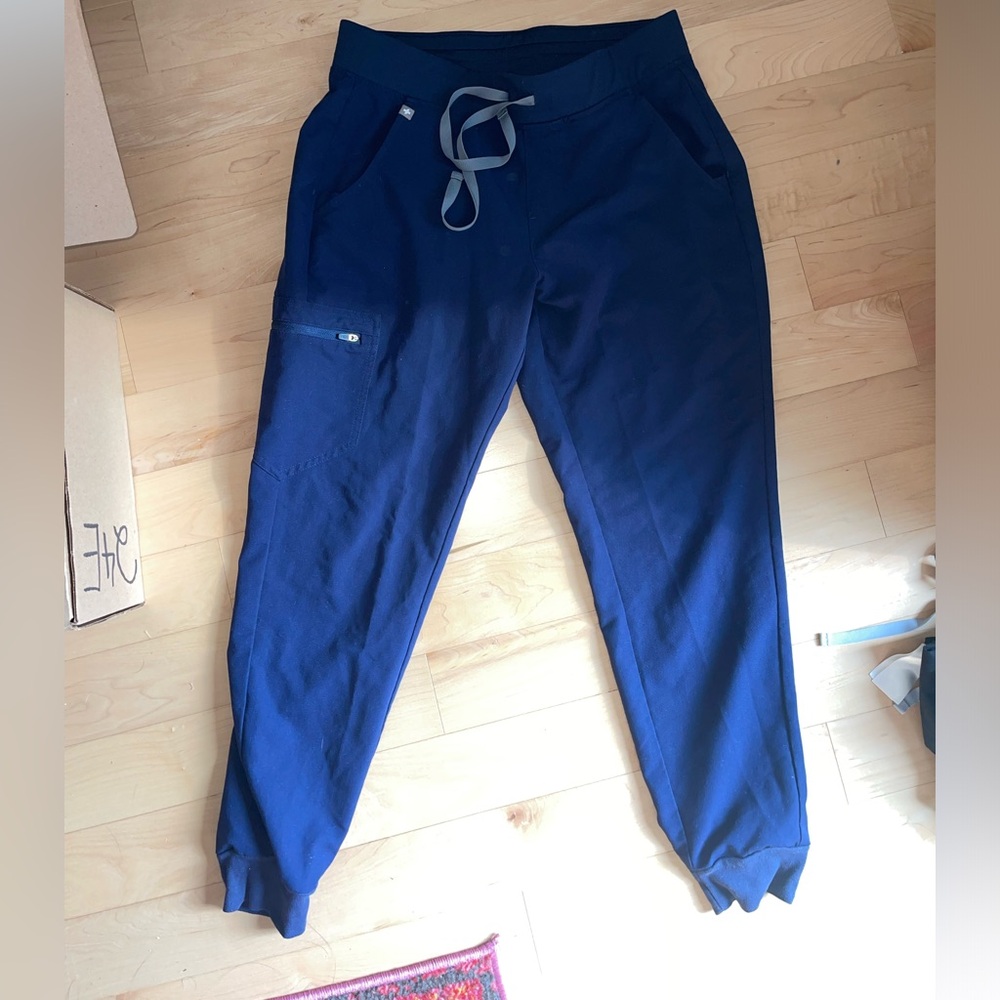 Navy jogger figs size M